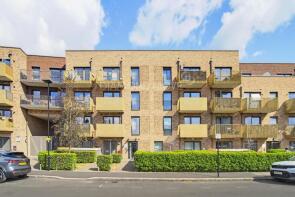 Flat 10, 100 New Oxford Court, Pears Road, Hounslow TW3 1AT