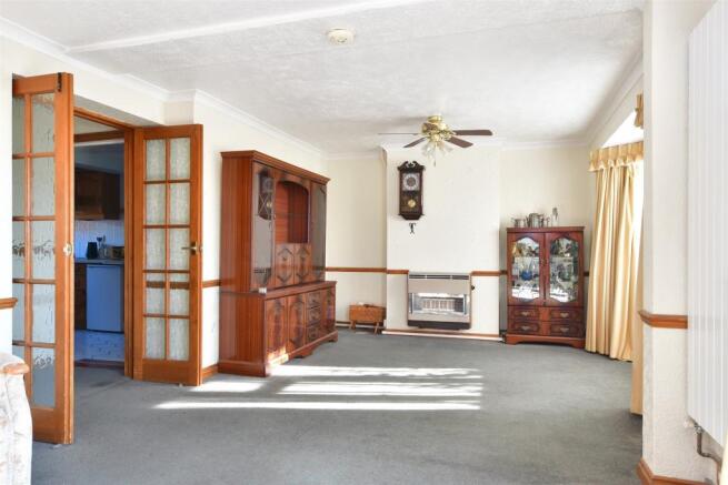 Lounge/ Dining Room