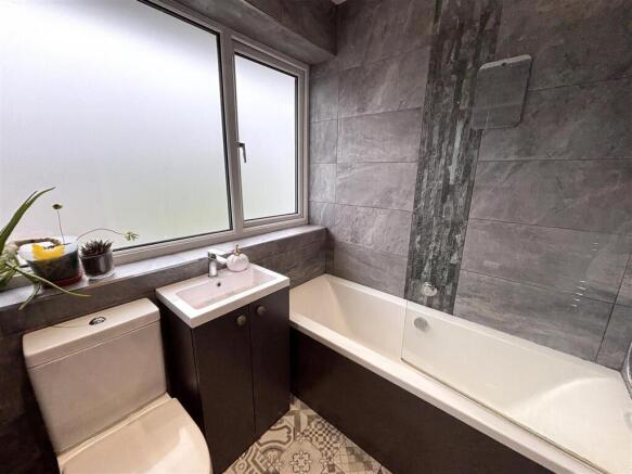 3 bed Semi-Detached for sale Image 6