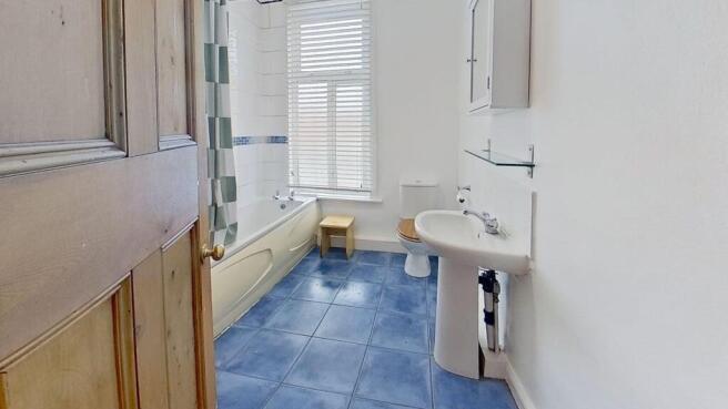 4-beechwood-street-bathroom