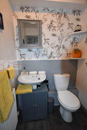 Cloakroom wc.JPG