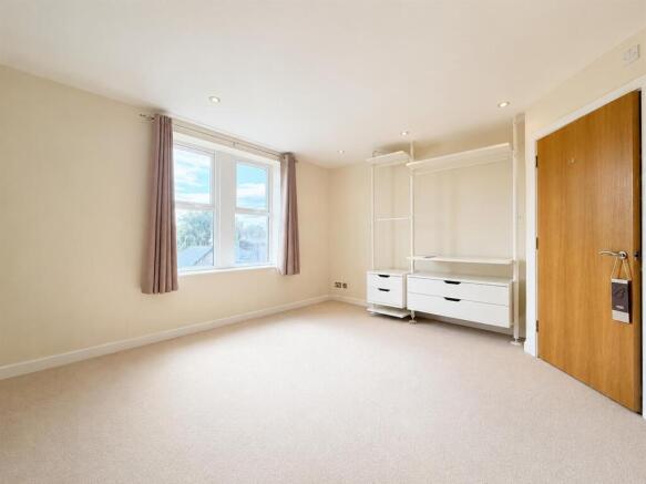 2 bed Flat for sale Image 7