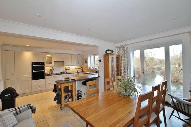 Kitchen/Dining...