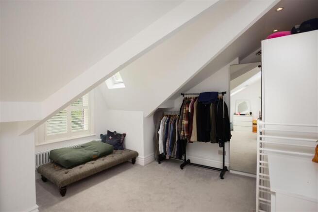 5 bed Semi-Detached for sale Image 8