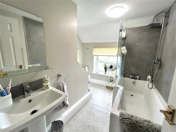 3 bed Detached to rent Image 8