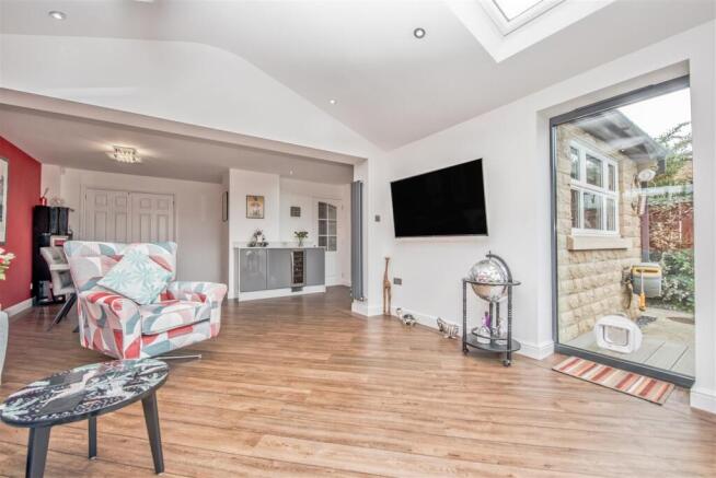 4 bed Detached for sale Image 7