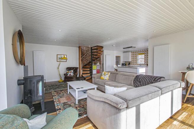 LIVING RM TO KITCHEN