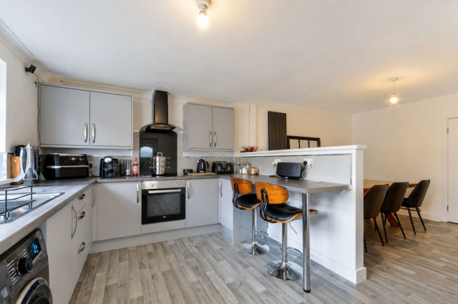 3 bed Semi-Detached for sale Image 6