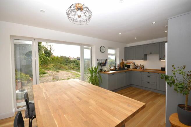 KITCHEN/BREAKFAST ROOM