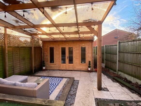 SUMMERHOUSE