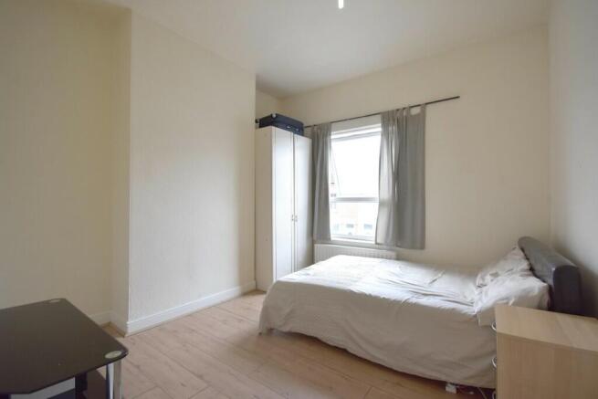 Bedroom 1-min