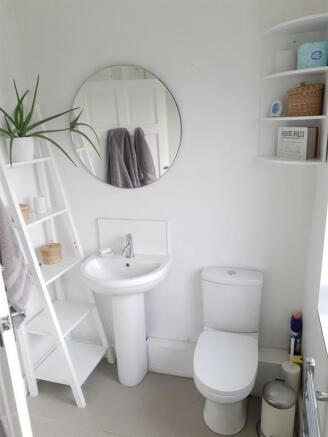 GUEST CLOAKROOM