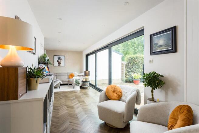 4 bed Semi-Detached for sale Image 10