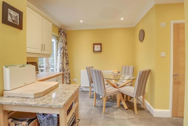 6 HIGHCLIFFE WAY WICKFORD-2.jpg