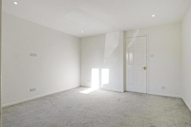 Lounge 2.jpg