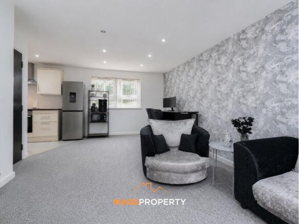Kitchen / Lounge