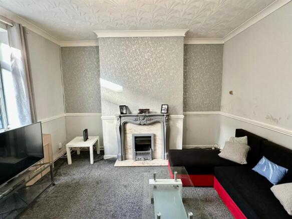 WhatsApp Image 2025-11-13 at 16.40.23_bc497e4d.jpg