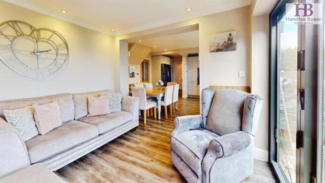 6 bed Detached for sale Image 9