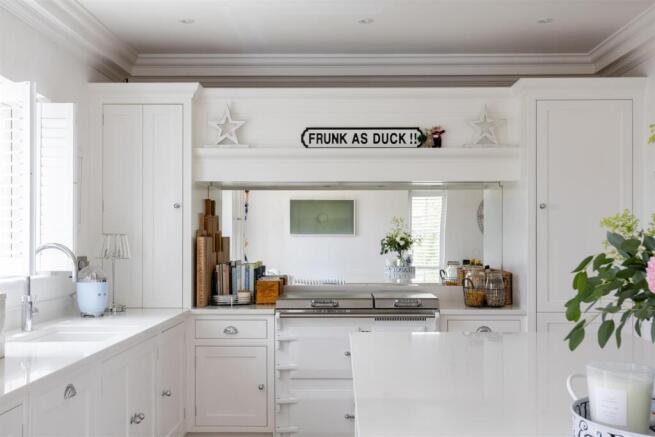 5 bed Town House for sale Image 5