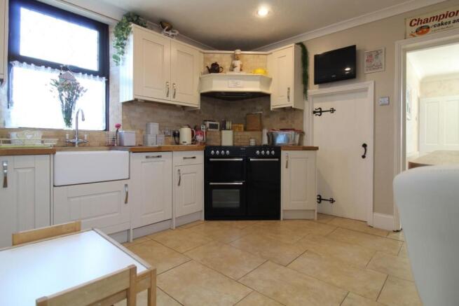 Kitchen/ Breakfast Room