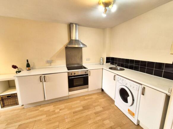 1 bed Flat to rent Image 4