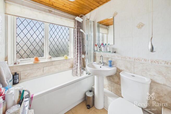 4 bed Detached for sale Image 12