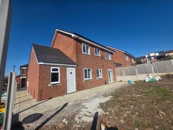 6 bed Detached for sale Image 7