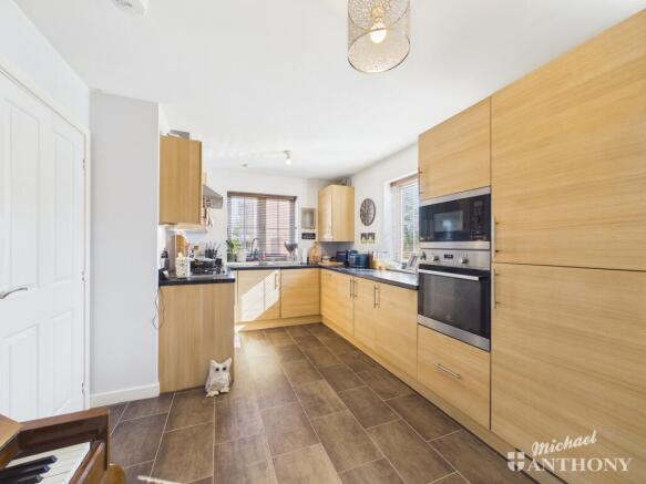 CAM02773G0-PR0420-STILL001