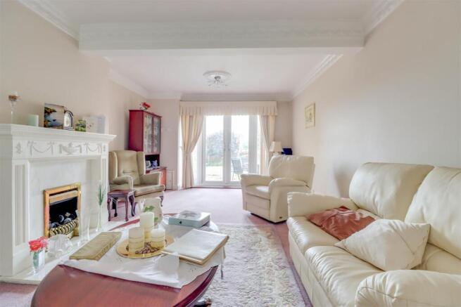 69 GUERNSEY GARDENS INSIDE-2.jpg