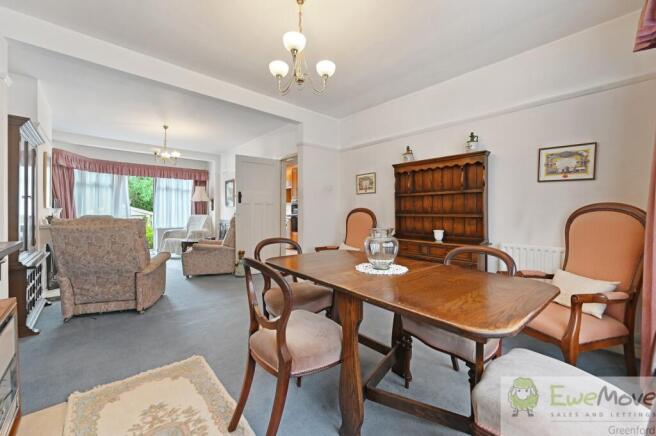 RCEWEMOVE- 435 whitton avenue- dining area 6 (1)