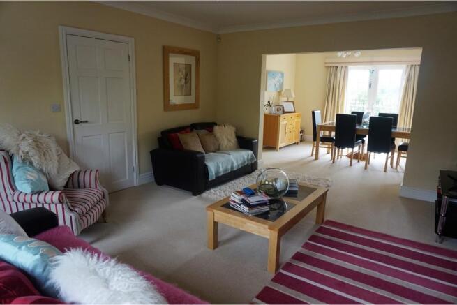 Lounge/Dining Room