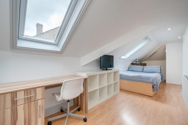 5 bed Detached for sale Image 12