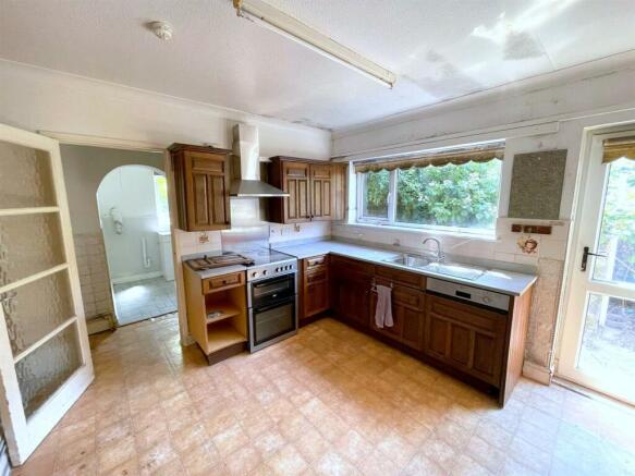 Kitchen a.jpg
