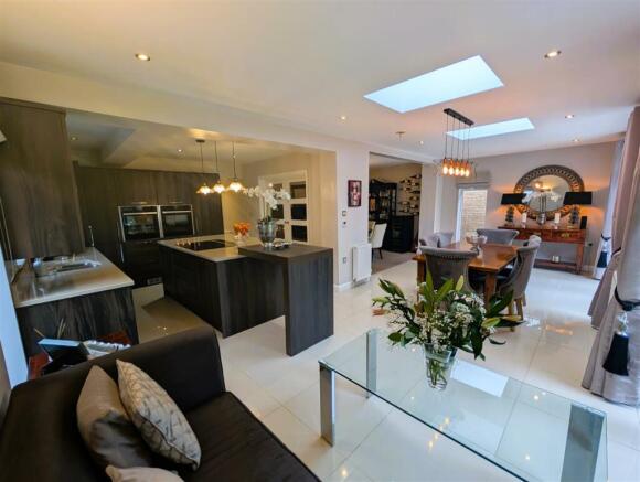 Kitchen/Dining/Lounge