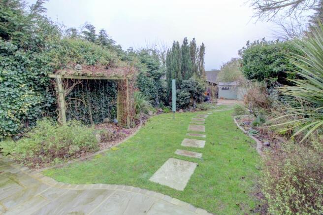 Brentwood Road, Ingrave, Brentwood, CM13 (9)