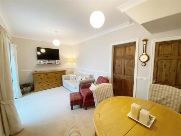 Dining Room pic 1.jpg