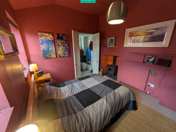Bedroom red north
