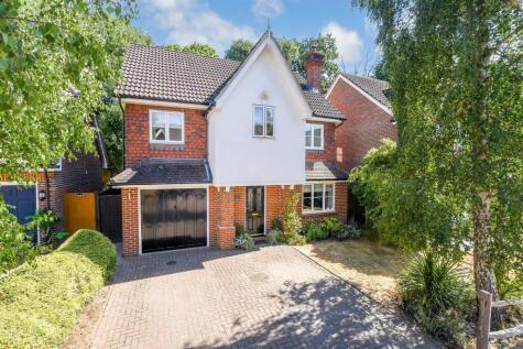 Clifton Close, Langshott, Surrey