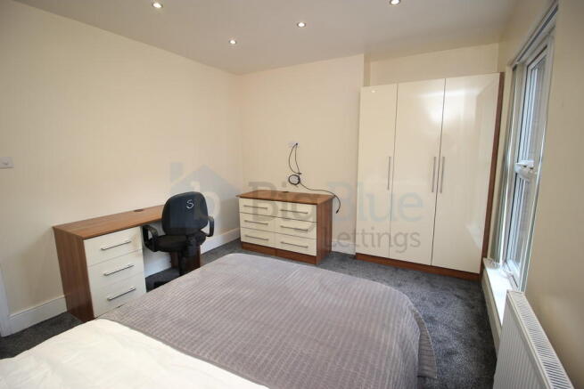 10 bed Terraced to rent Image 5