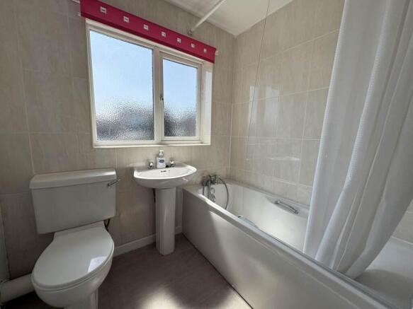3 bed Detached to rent Image 9