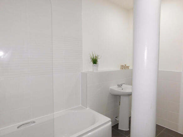 2 bed Apartment to rent Image 7