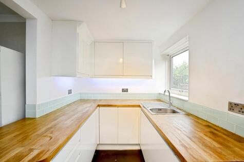 Taylors Field, Midhurst, West Sussex, GU29