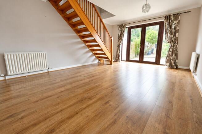 SITTING/DINING ROOM