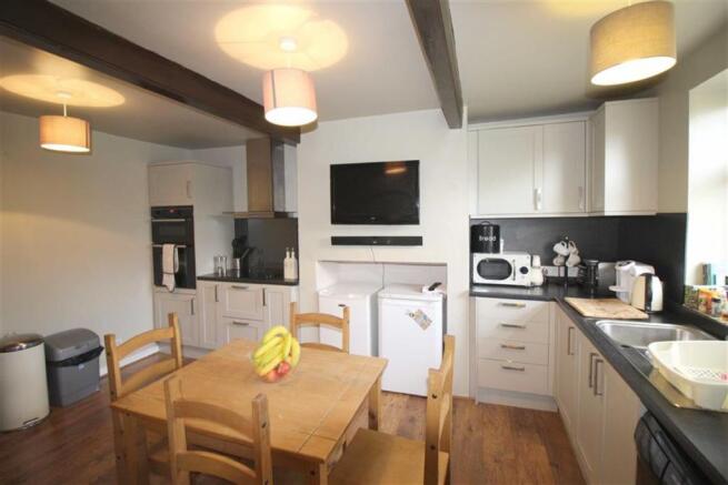 STUNNING DINING KITCHEN
