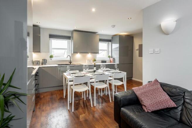 Kitchen / Lounge