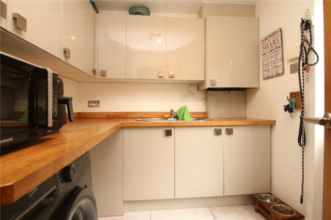 5 bed Detached for sale Image 8
