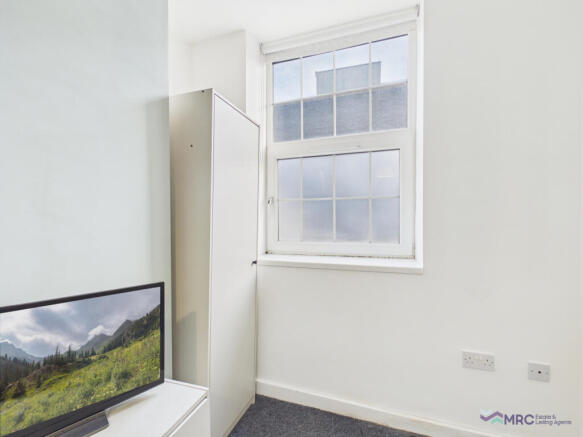 1 bed House Share to rent Image 6