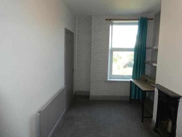 3 bed Terraced to rent Image 9