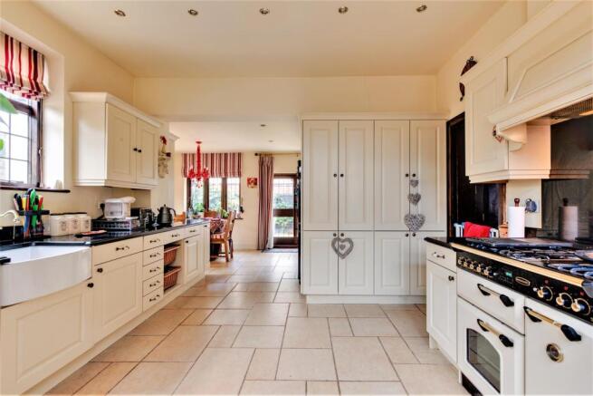 KITCHEN BREAKFAST ROOM