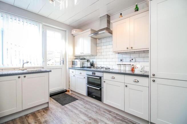 ,kitchen 2.jpg